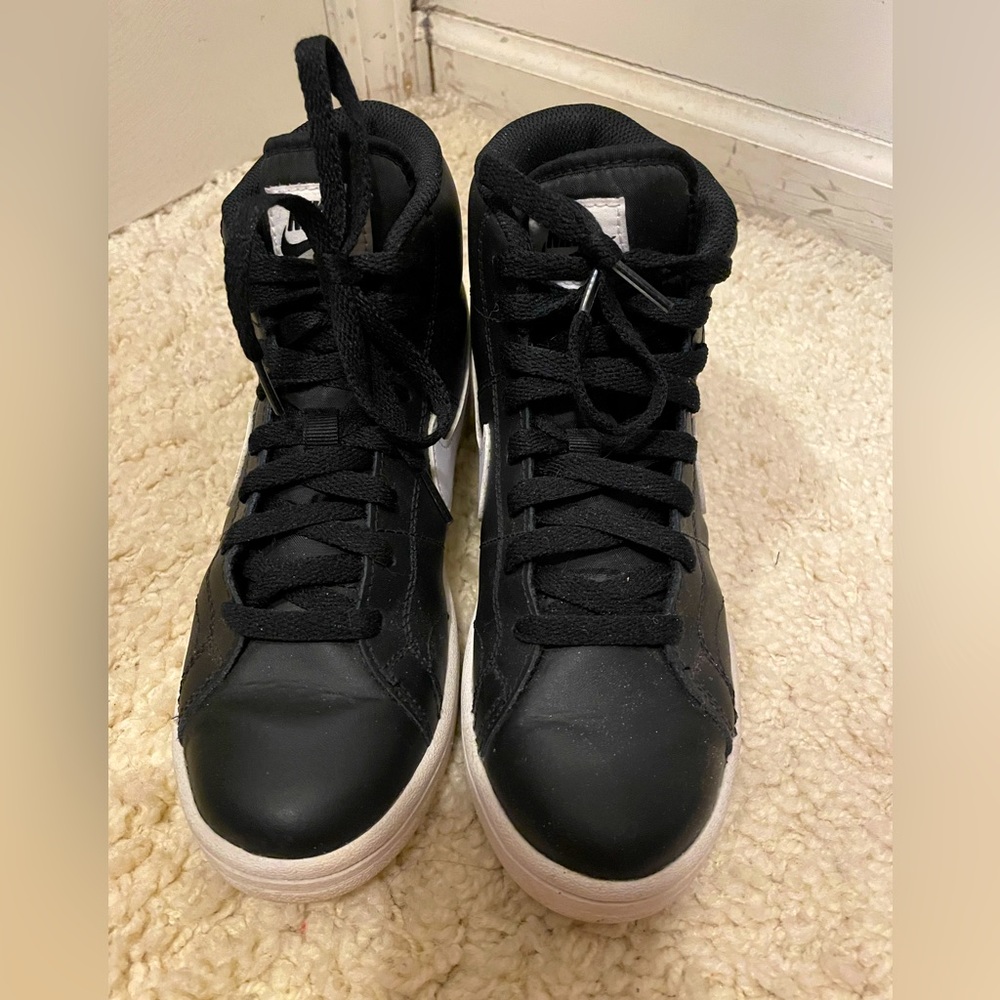 Nike court royale size 7